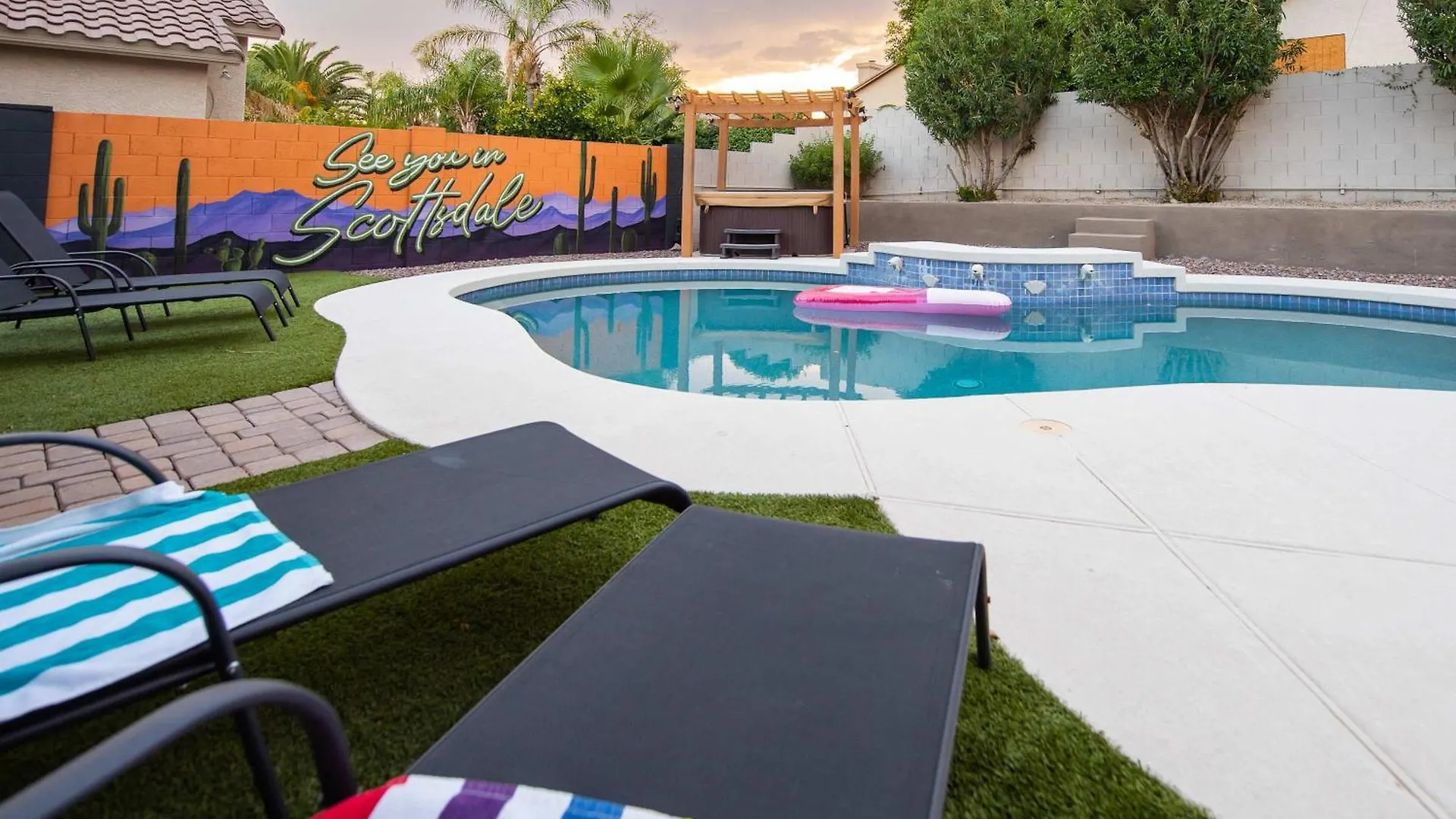Дом отдыха Scottsdale Paradise Poolside With Hot Tub & Gym Феникс